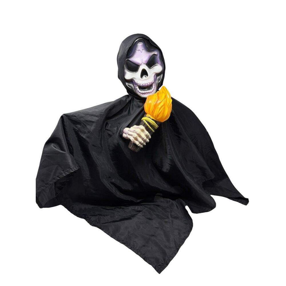 Vintage 1995 HallowScream Light Up Shadow Ghost Skull - Takes 2 C Batteries
